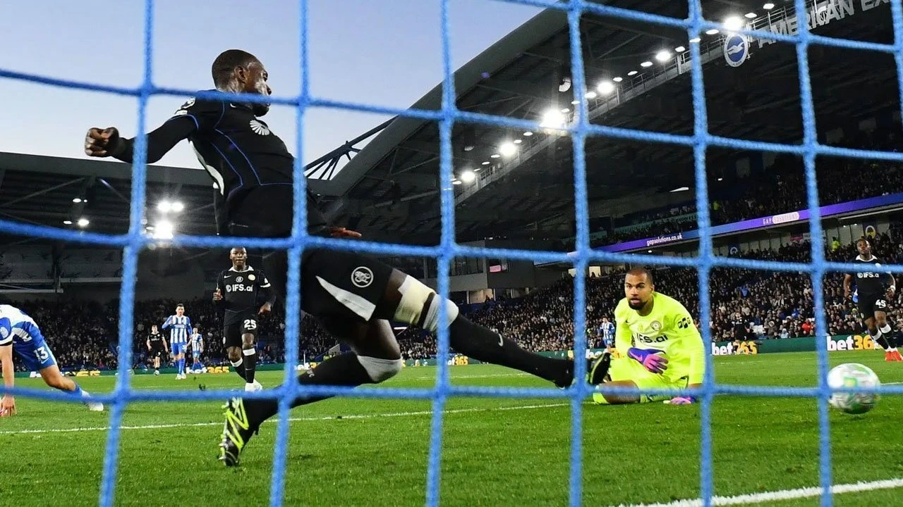 Trevoh Chalobah dalam Aksi Tanding Bersama Chelsea